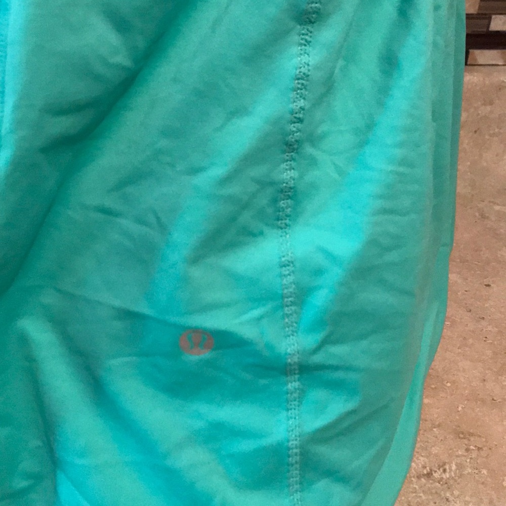 23-Lululemon top🔴 - Picture 5 of 7